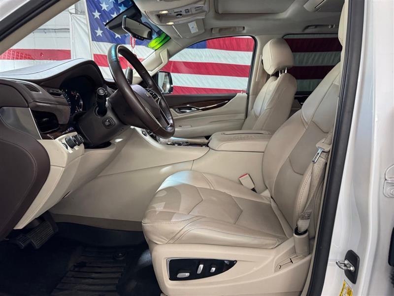 Cadillac Escalade Luxury 4WD 2016