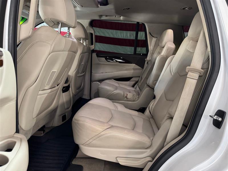 Cadillac Escalade Luxury 4WD 2016