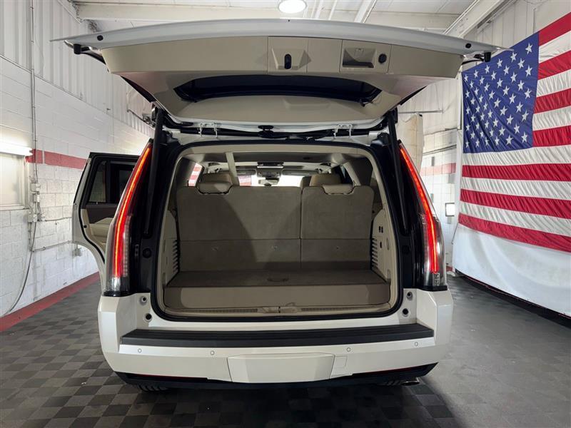 Cadillac Escalade Luxury 4WD 2016
