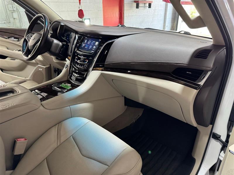 Cadillac Escalade Luxury 4WD 2016