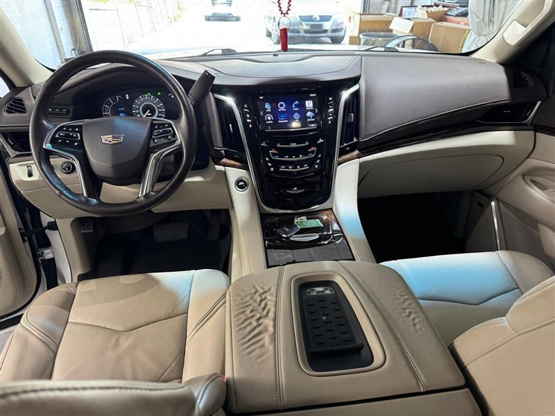 Cadillac Escalade Luxury 4WD 2016