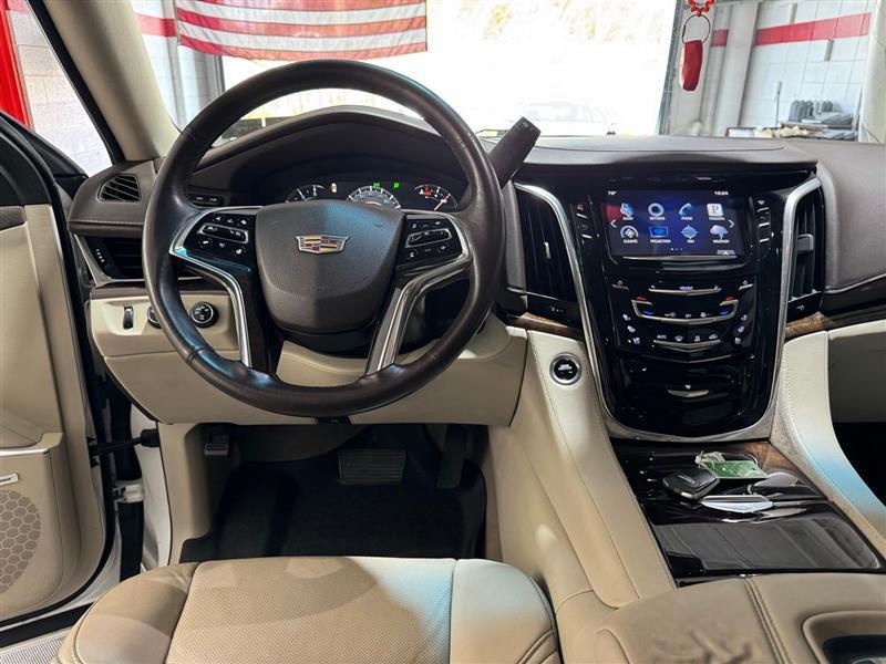 Cadillac Escalade Luxury 4WD 2016