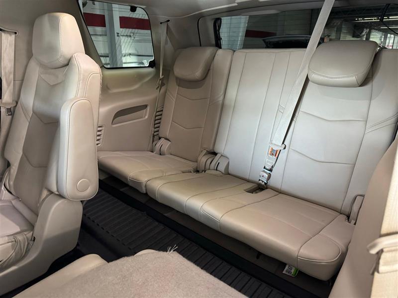Cadillac Escalade Luxury 4WD 2016