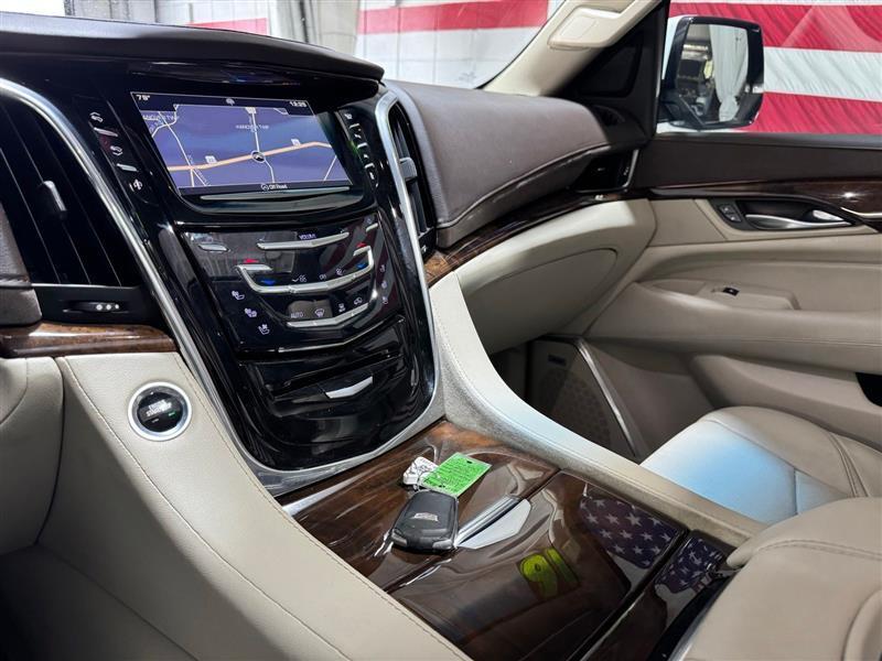 Cadillac Escalade Luxury 4WD 2016