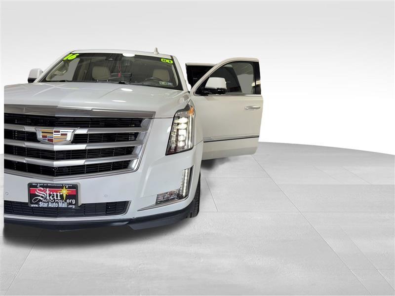 Cadillac Escalade Luxury 4WD 2016