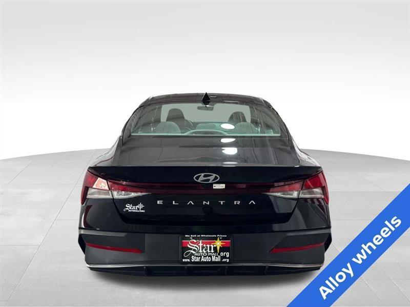 Hyundai Elantra SEL 2024