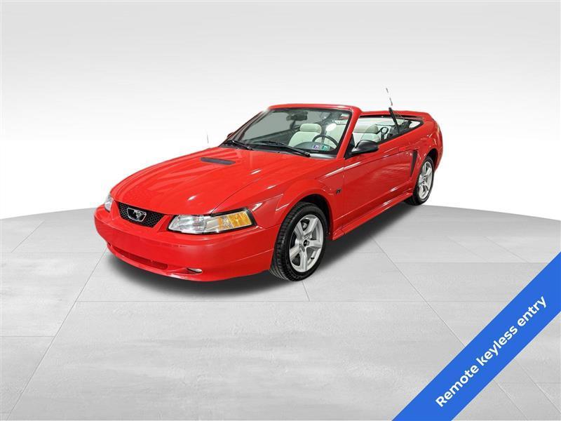 Ford Mustang GT convertible 2000