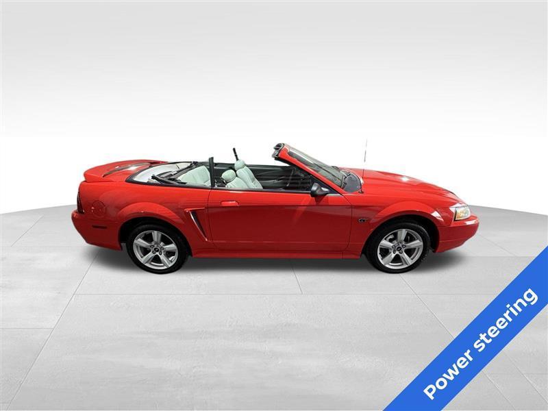 Ford Mustang GT convertible 2000