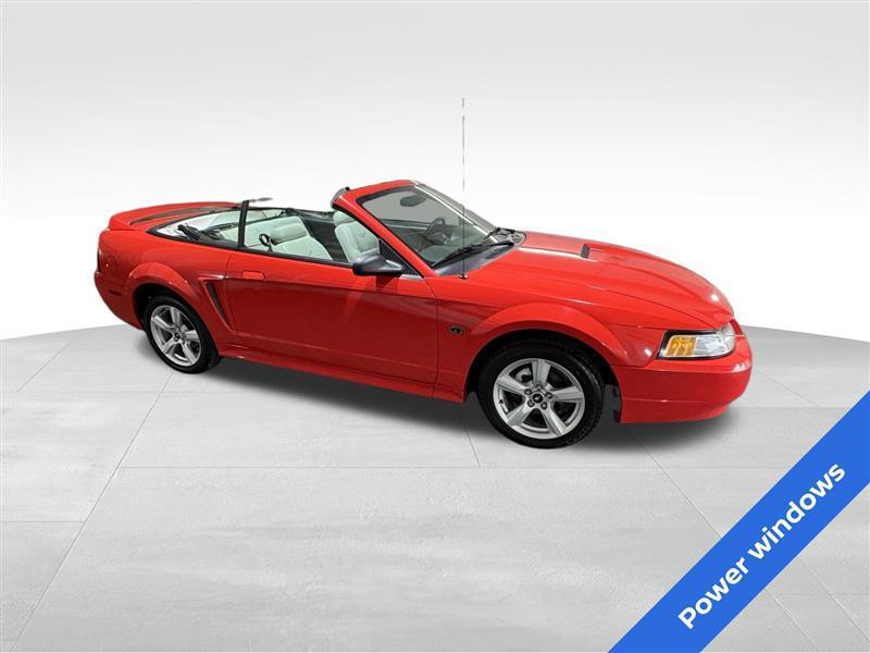 Ford Mustang GT convertible 2000