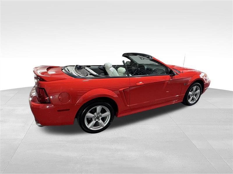 Ford Mustang GT convertible 2000