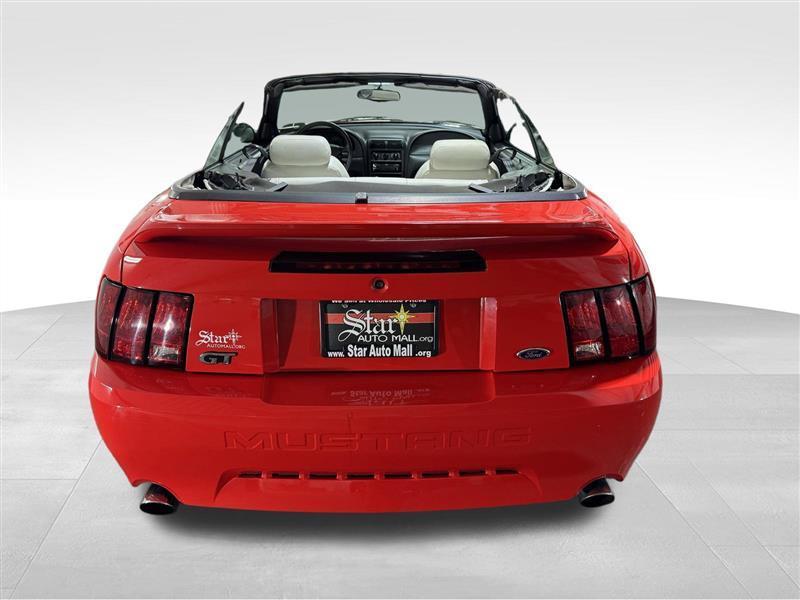 Ford Mustang GT convertible 2000