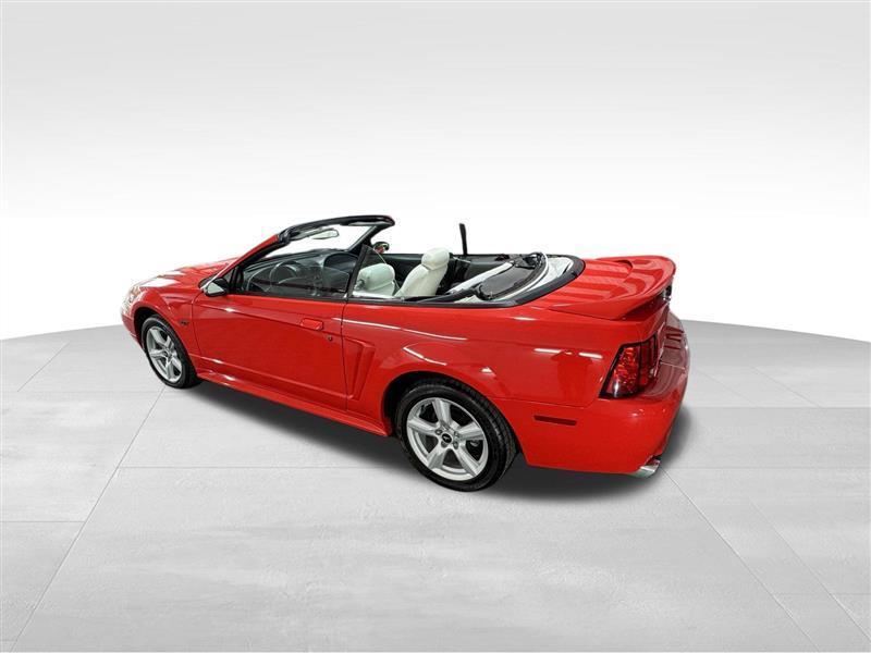 Ford Mustang GT convertible 2000