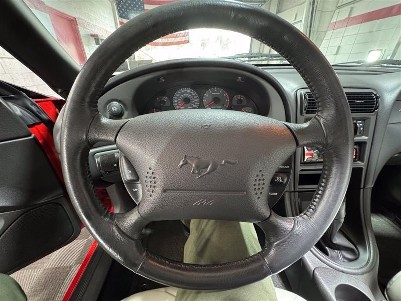 Ford Mustang GT convertible 2000