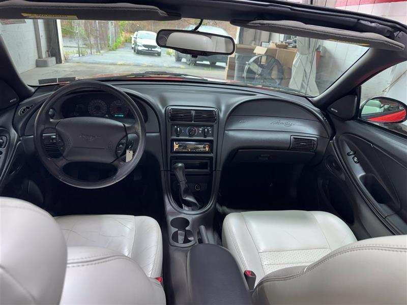 Ford Mustang GT convertible 2000