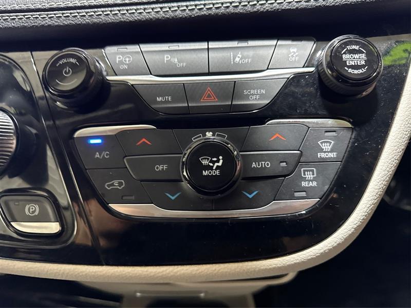 Chrysler Pacifica Hybrid Touring L 2023