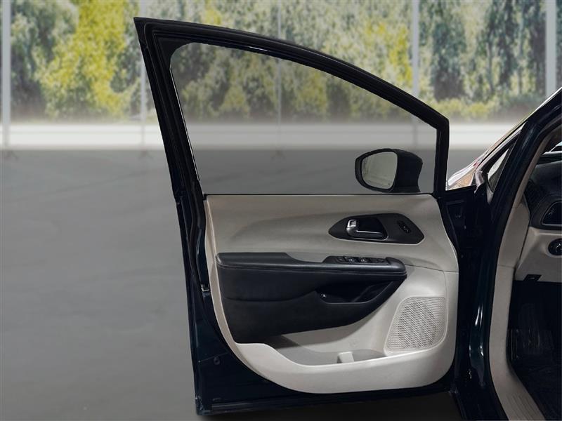Chrysler Pacifica Hybrid Touring L 2023