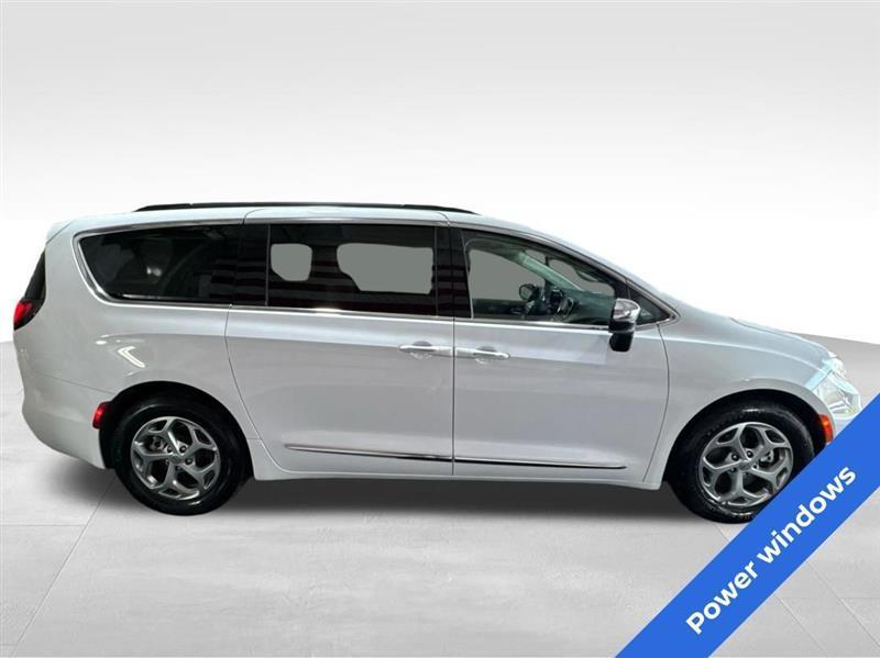 Chrysler Pacifica Limited 2023