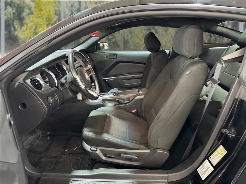 Ford Mustang V6 Coupe 2013