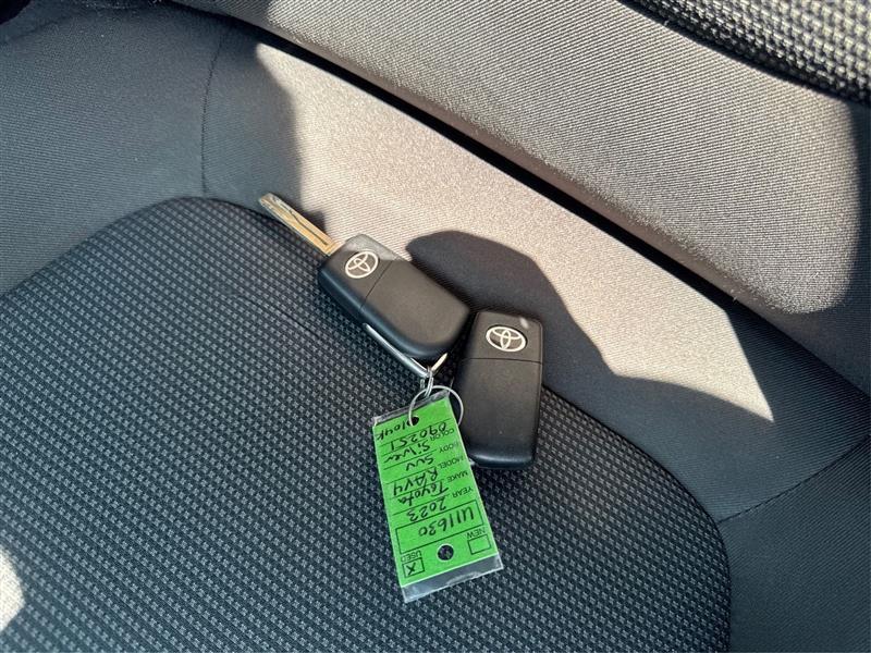 Toyota RAV4 Hybrid LE 2023
