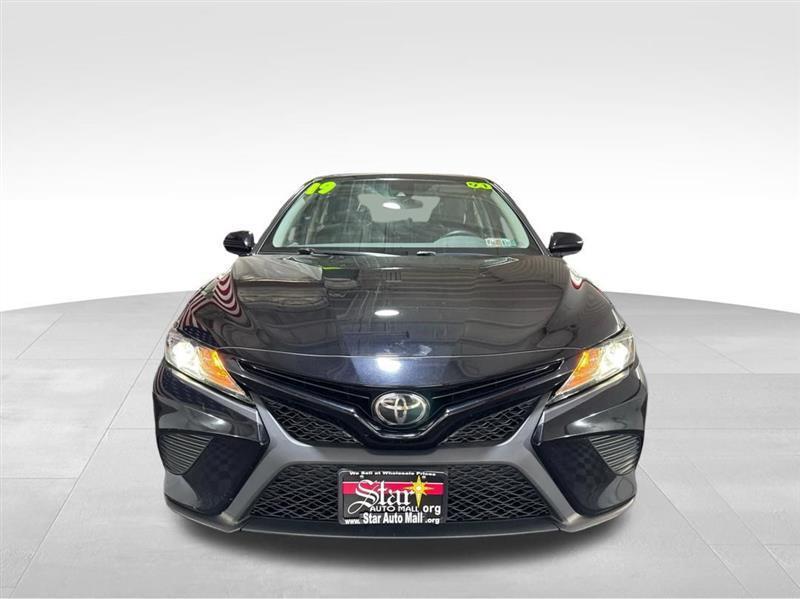 Toyota Camry SE 2019