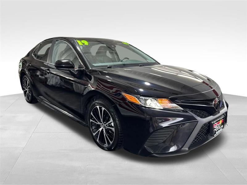 Toyota Camry SE 2019