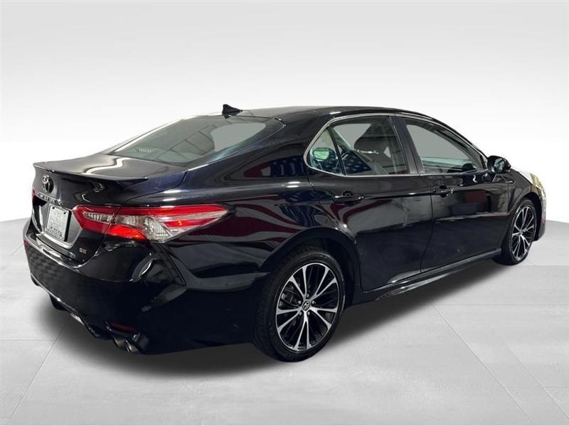 Toyota Camry SE 2019