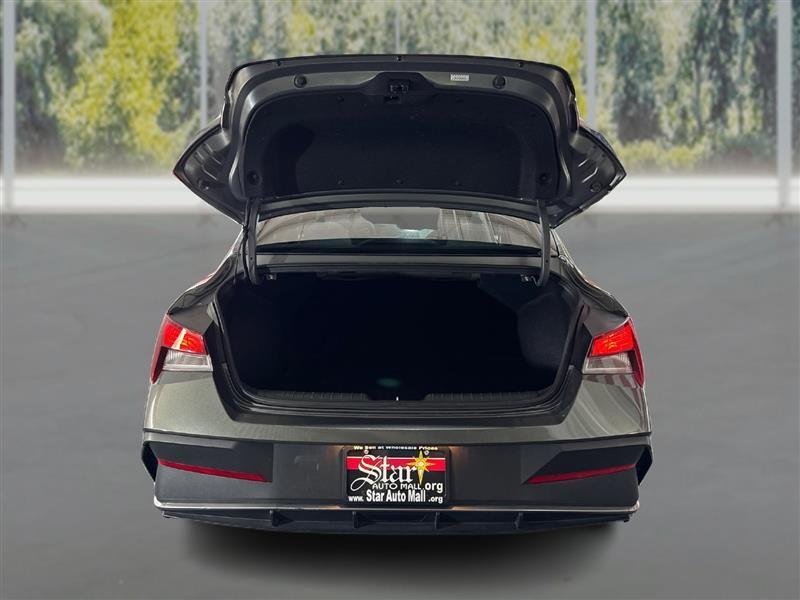Hyundai Elantra SEL 2024