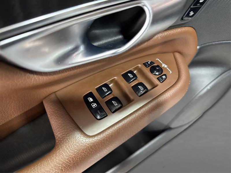 Volvo XC90 T6 Momentum AWD 2020