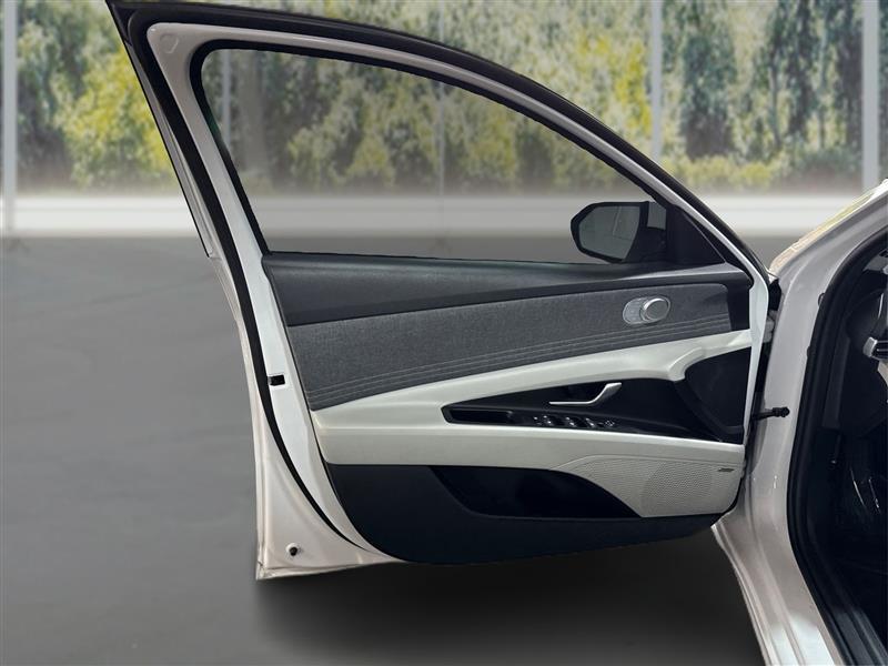 Hyundai Elantra Limited Hybrid 2021