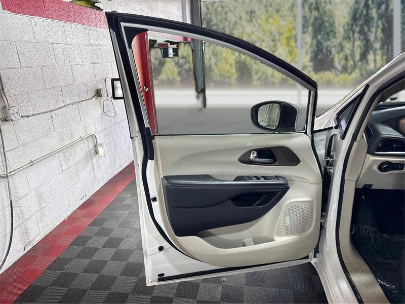 Chrysler Voyager L 2021