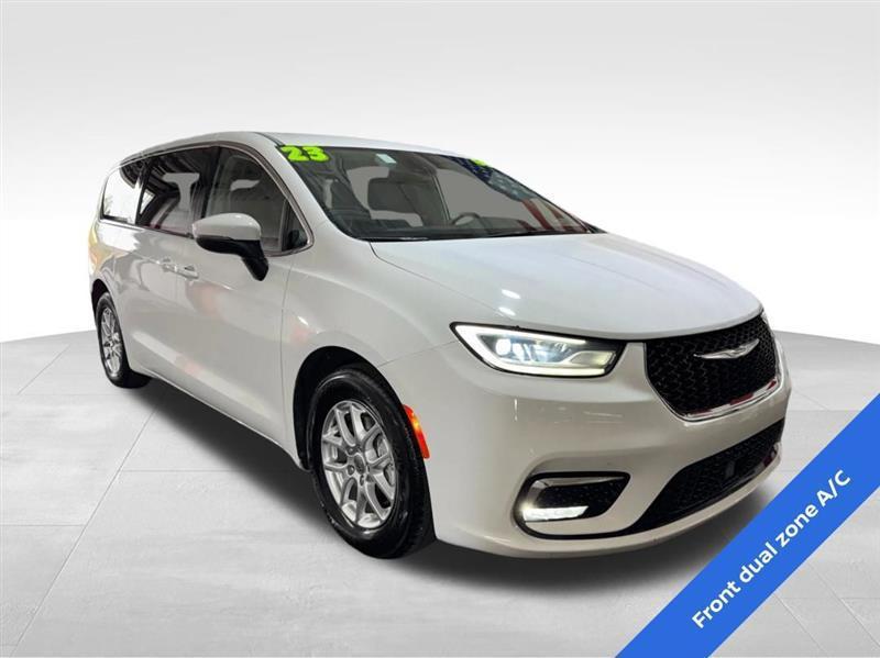 Chrysler Pacifica Touring L 2023