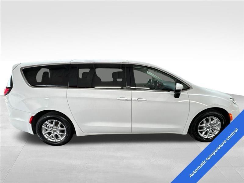 Chrysler Pacifica Touring L 2023