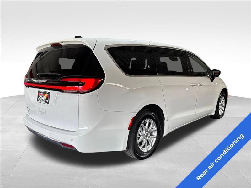 Chrysler Pacifica Touring L 2023