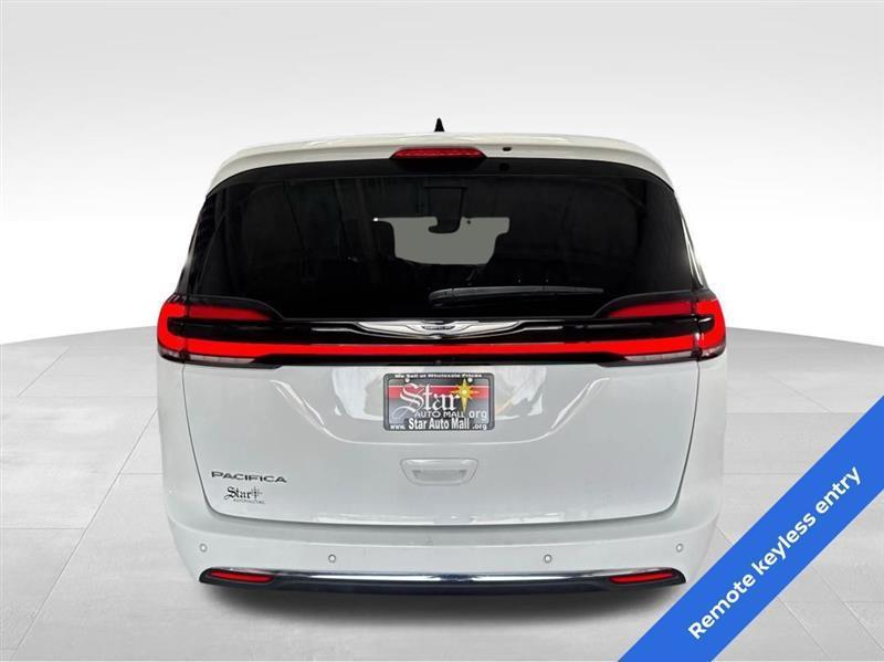 Chrysler Pacifica Touring L 2023