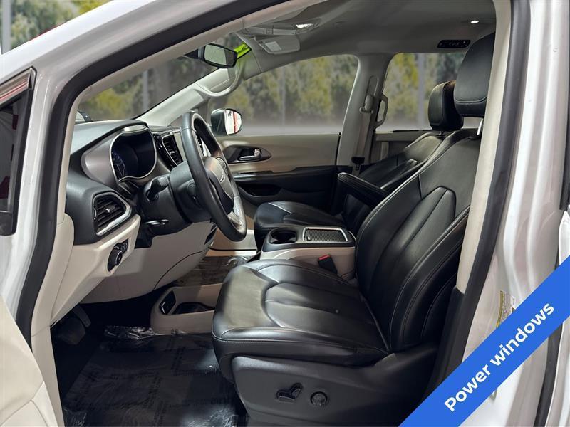 Chrysler Pacifica Touring L 2023