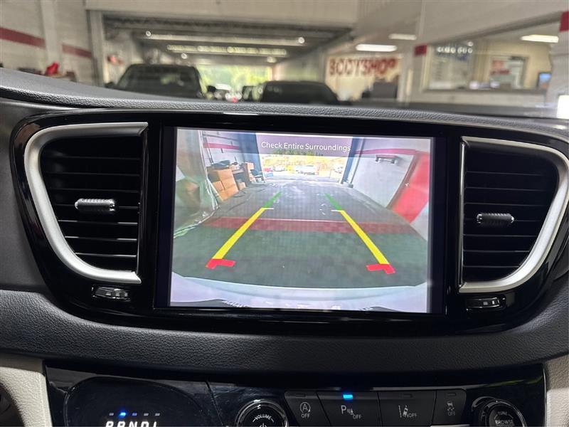 Chrysler Pacifica Touring L 2023