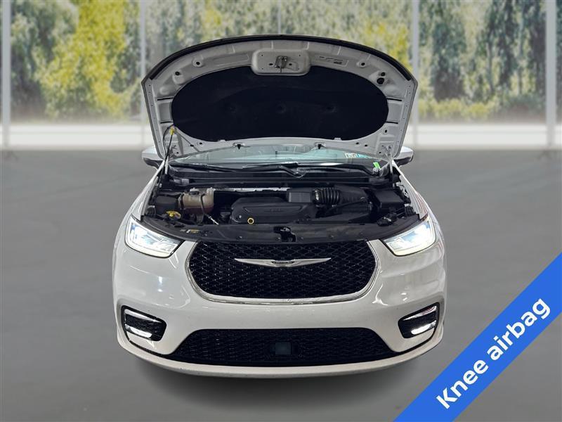 Chrysler Pacifica photo 11