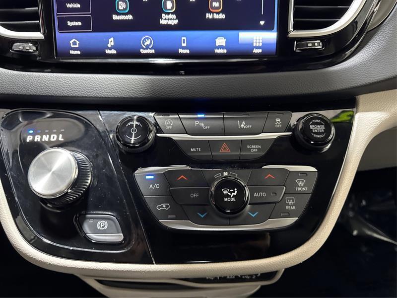 Chrysler Pacifica photo 27
