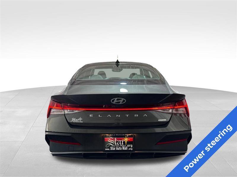 Hyundai Elantra Blue Hybrid 2024