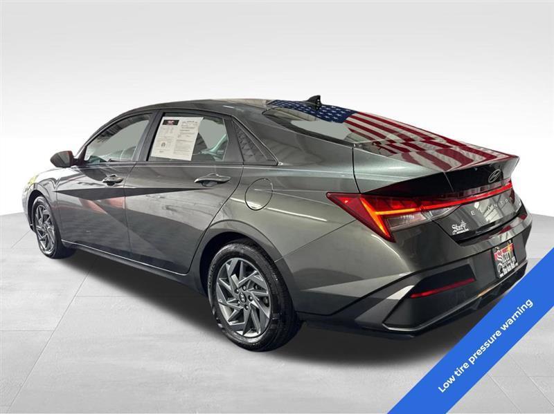 Hyundai Elantra Blue Hybrid 2024