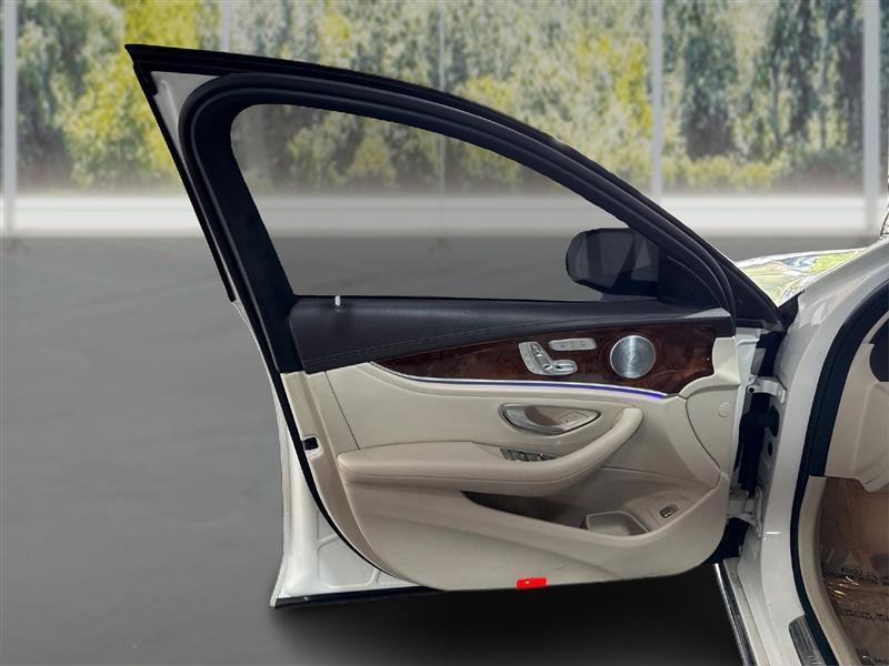 Mercedes-Benz E-Class E300 Luxury 4MATIC Sedan 2019