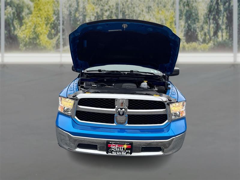 RAM 1500 SLT Quad Cab 4WD 2024