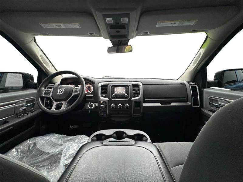 RAM 1500 SLT Quad Cab 4WD 2024