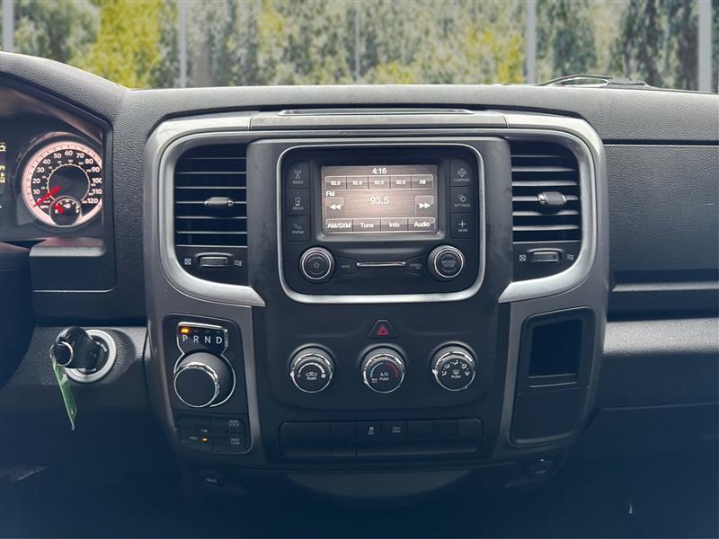 RAM 1500 SLT Quad Cab 4WD 2024