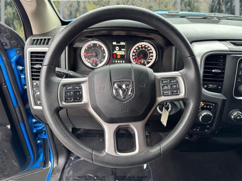 RAM 1500 SLT Quad Cab 4WD 2024