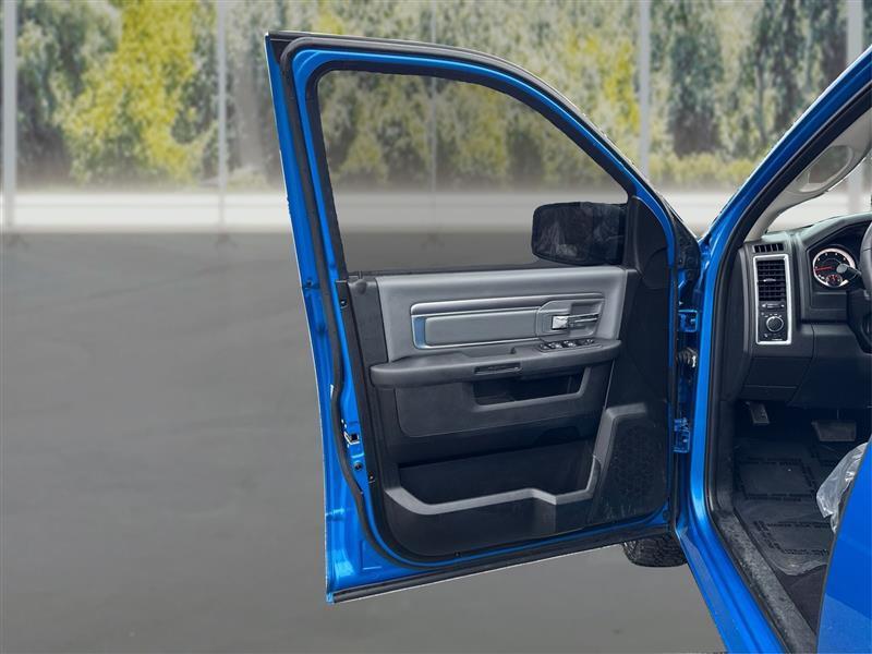 RAM 1500 SLT Quad Cab 4WD 2024