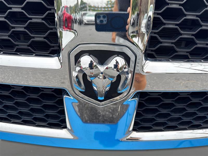 RAM 1500 SLT Quad Cab 4WD 2024