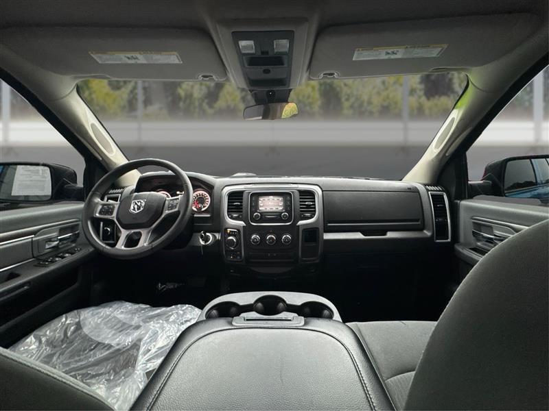RAM 1500 SLT Quad Cab 4WD 2024