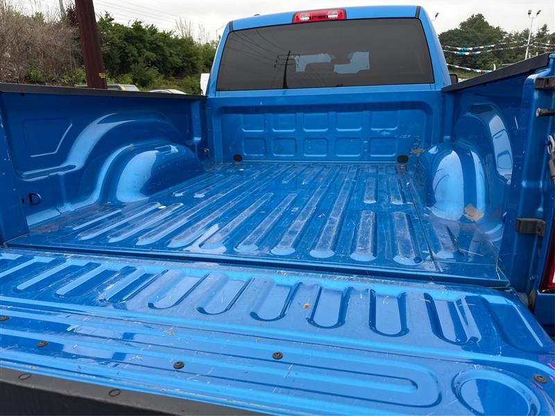 RAM 1500 SLT Quad Cab 4WD 2024