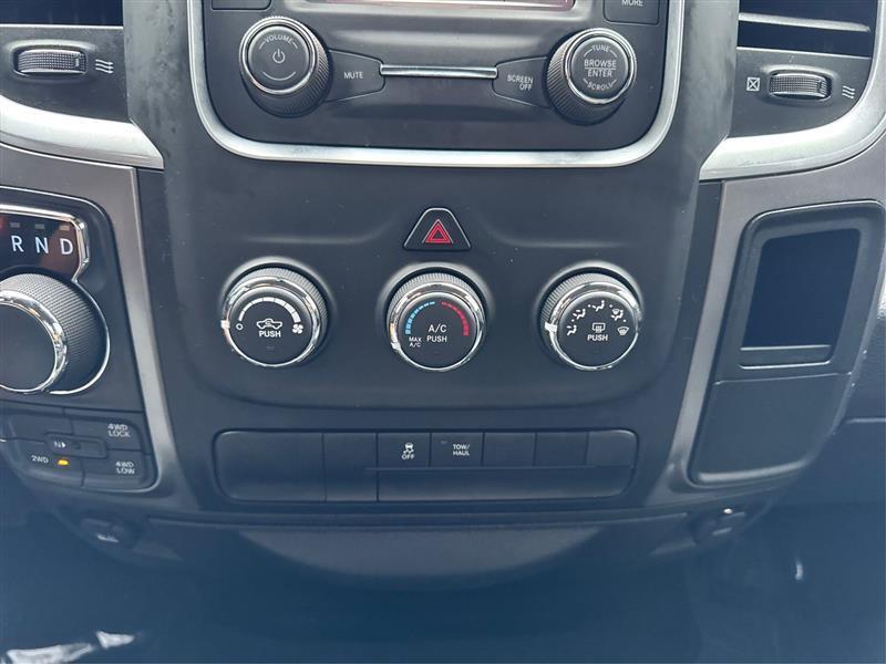 RAM 1500 SLT Quad Cab 4WD 2024